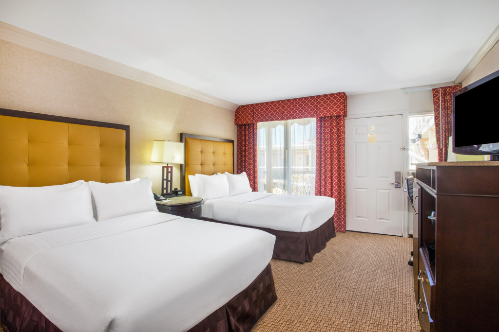 Holiday Inn Laguna Beach