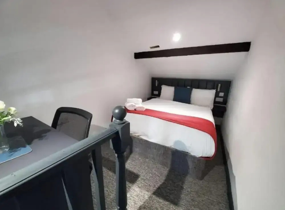 1 Bed Flat - Sleeps 2 - Parking - Balcony - Wifi