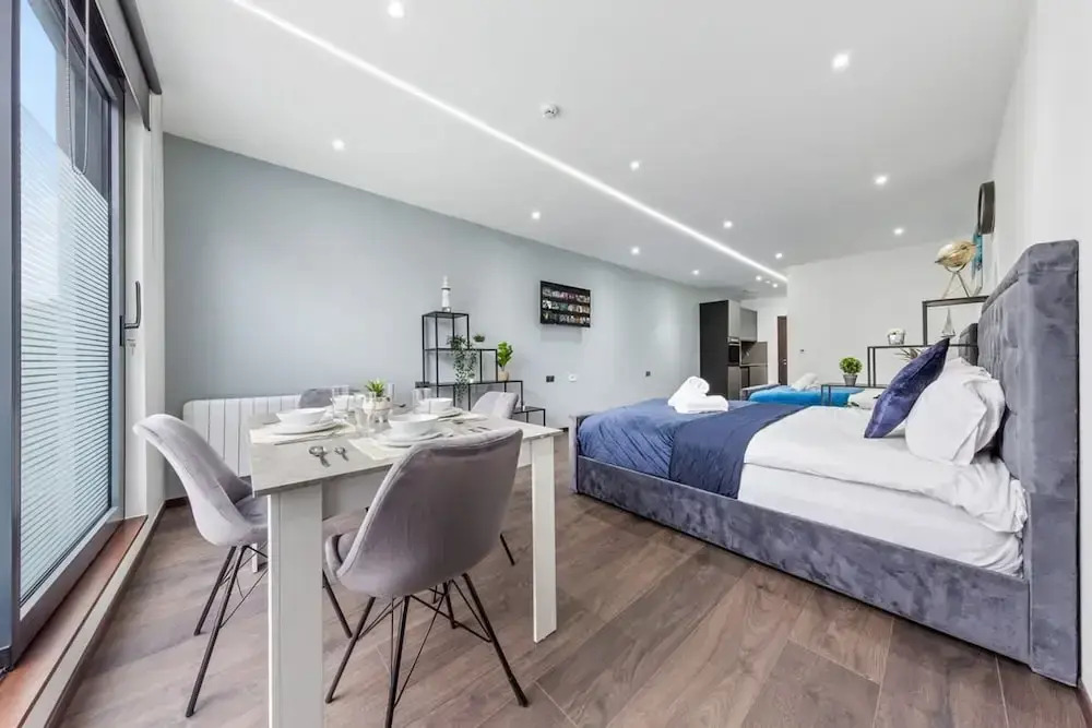 Modern Spacious Sleeps 4 Studio Golders Green