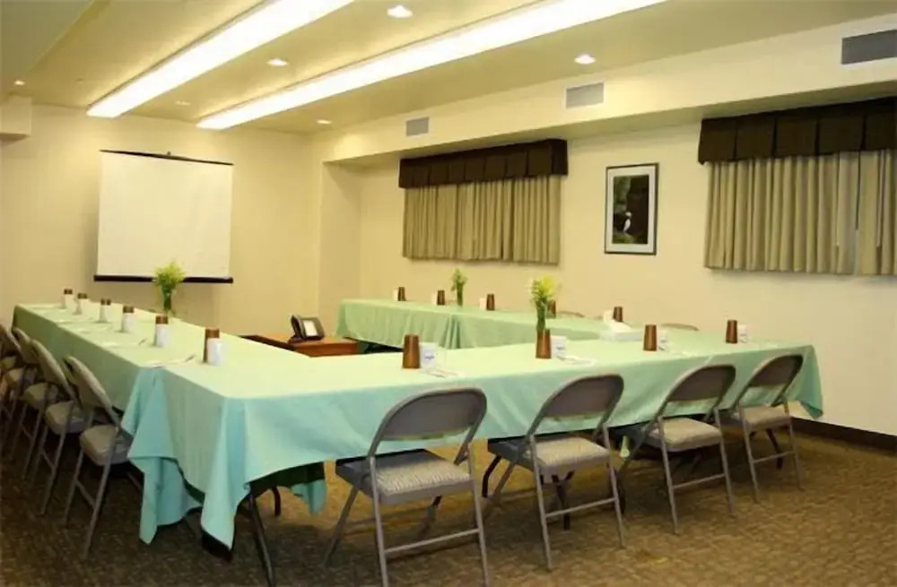 Breeze Inn Hotel & Motel