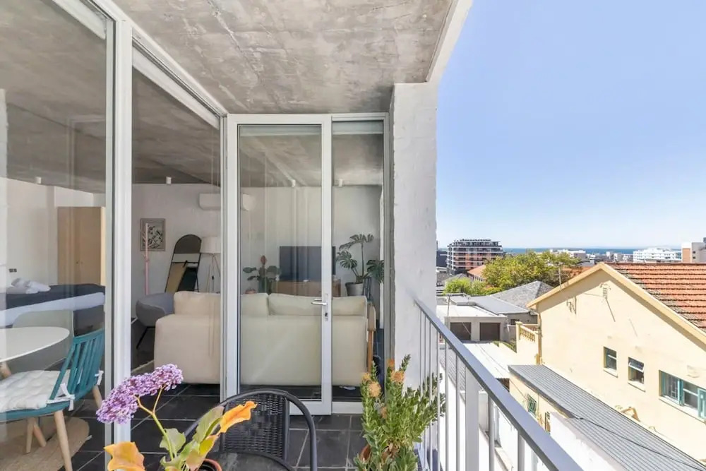 Seaside Studio Apartment, 9 Mins to Queens Beach!
