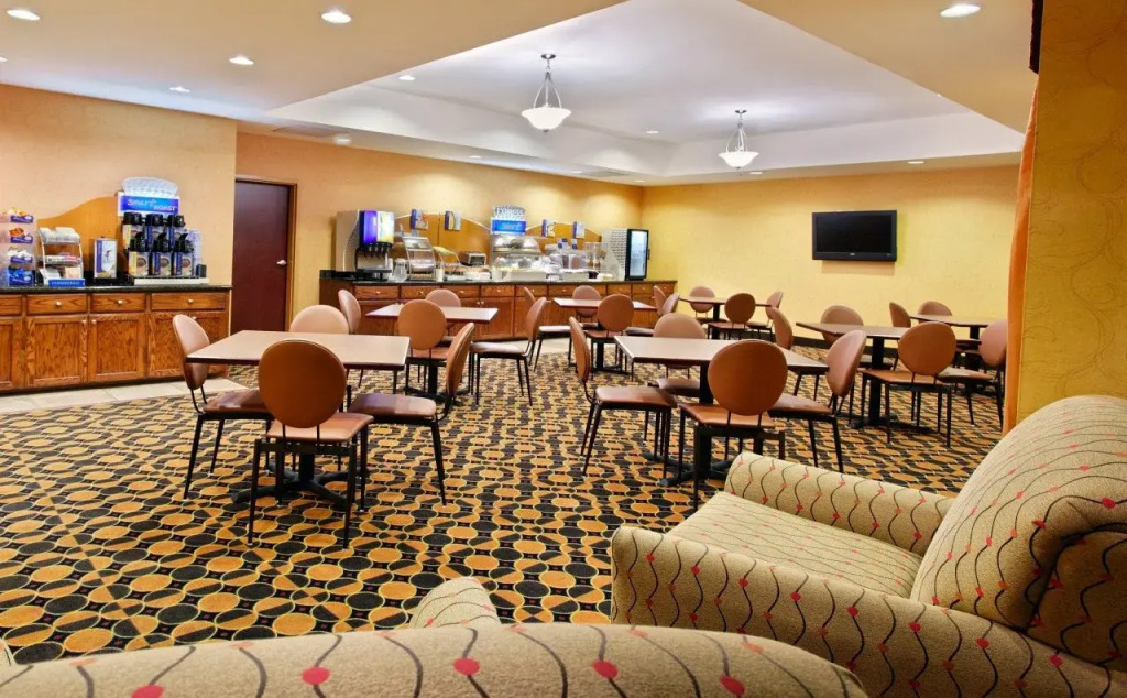 Holiday Inn Express Hotel & Suites Malvern by IHG