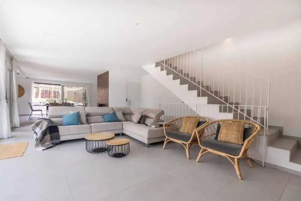 NARAMIA SAGARO VILLA - Full rental luxury house with POOL-GARDEN-BARBACUE-10 PAX