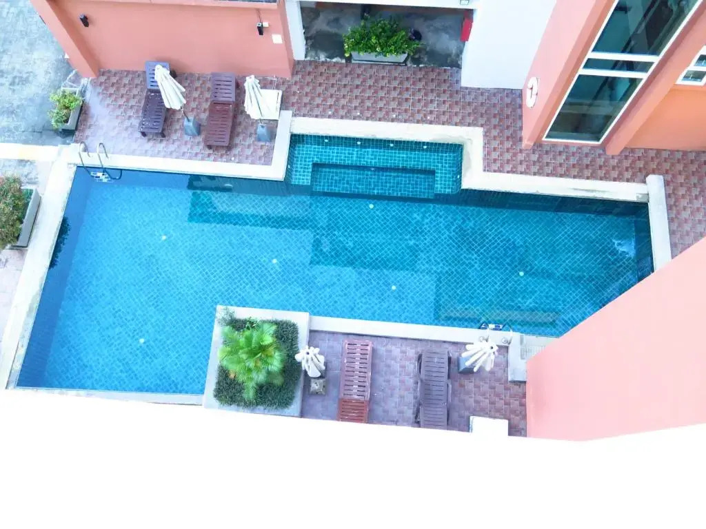 6-39 - 2 Bdr Condo With Balcony and Shared Pool