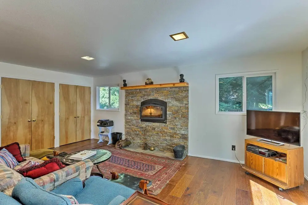 Lake Almanor Country Club Home w/ Views!