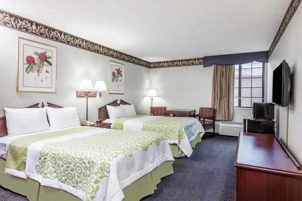 Days Inn And Suites Youngstown / Girard Ohio