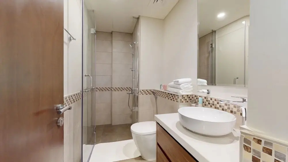 WelHome - Cozy 1BR With Private Balcony Steps From the Canal