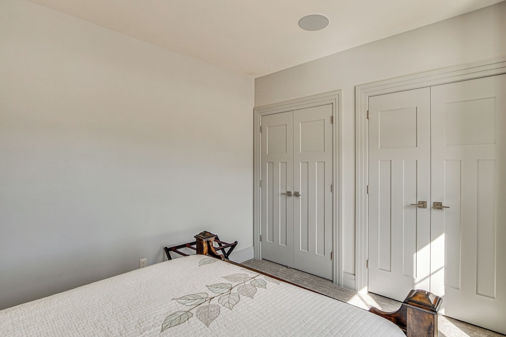 Hike, Golf & Unwind! Mtn-view Cedar City Townhome