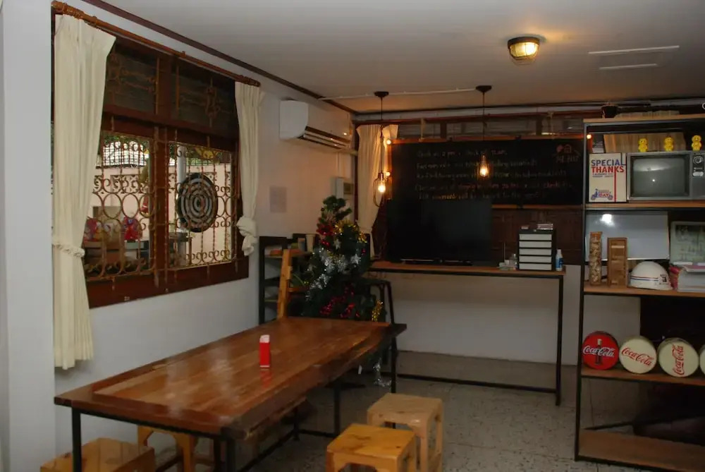 ME HUG Hostel&Restaurant