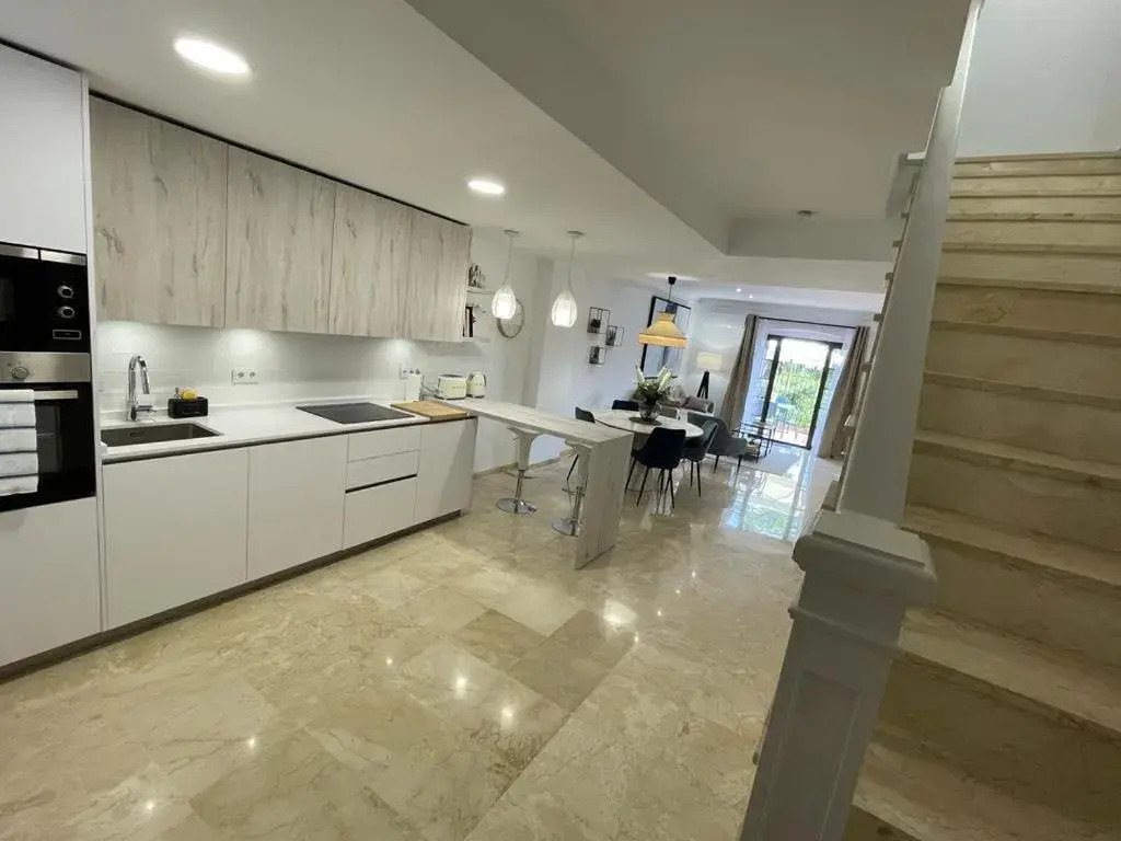 Exquisite NEW townhouse/Front Beach/2BEDR/2,5BATH