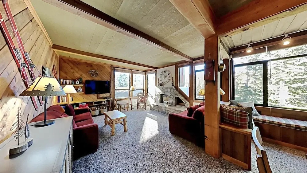 572 2 Bedroom Condo