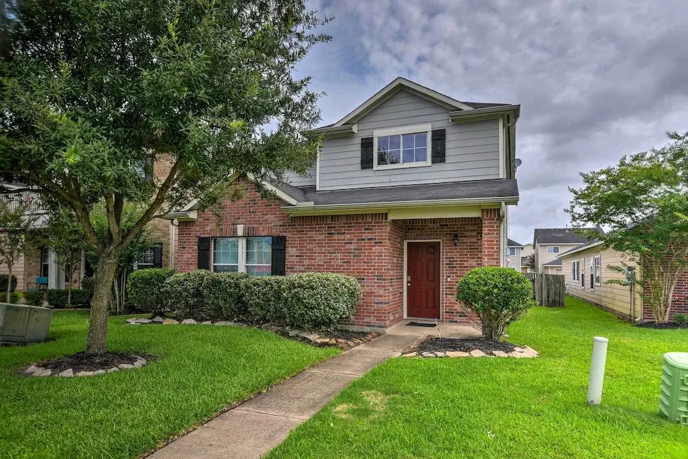 Houston Family Home w/ Yard ~ 8 Mi to NRG Stadium!