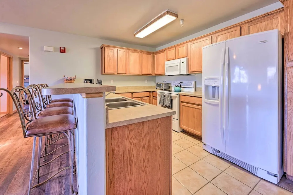 Steamboat Home w/ Garage, 1 Mi to Ski Resort