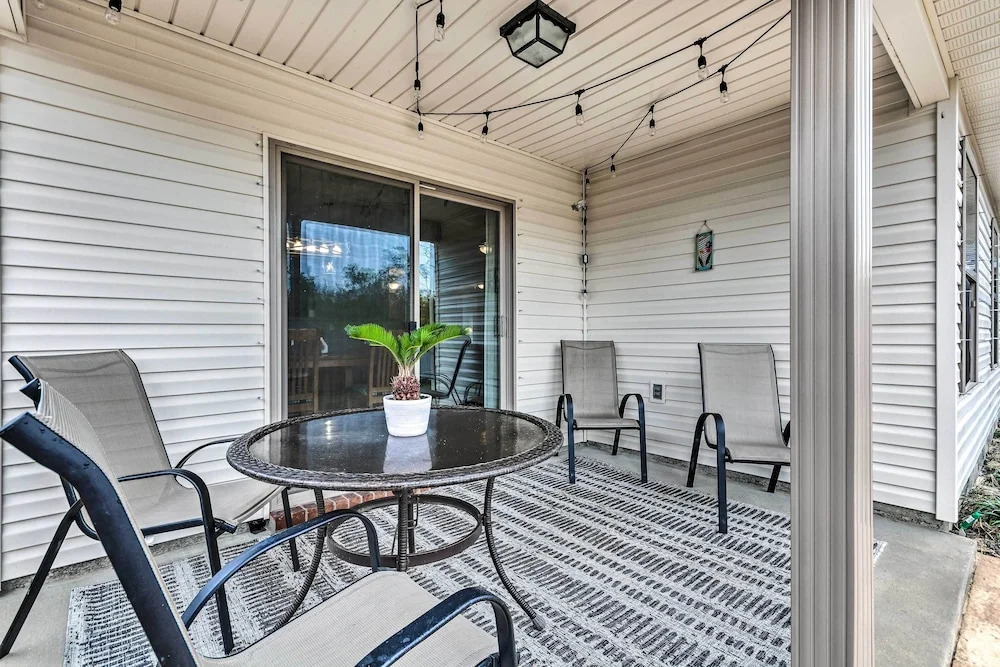 Spacious Navarre Retreat w/ Fenced-In Yard
