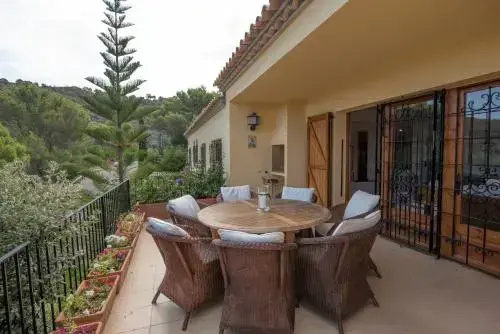 Casa En Alquiler En Sa Riera_L0382