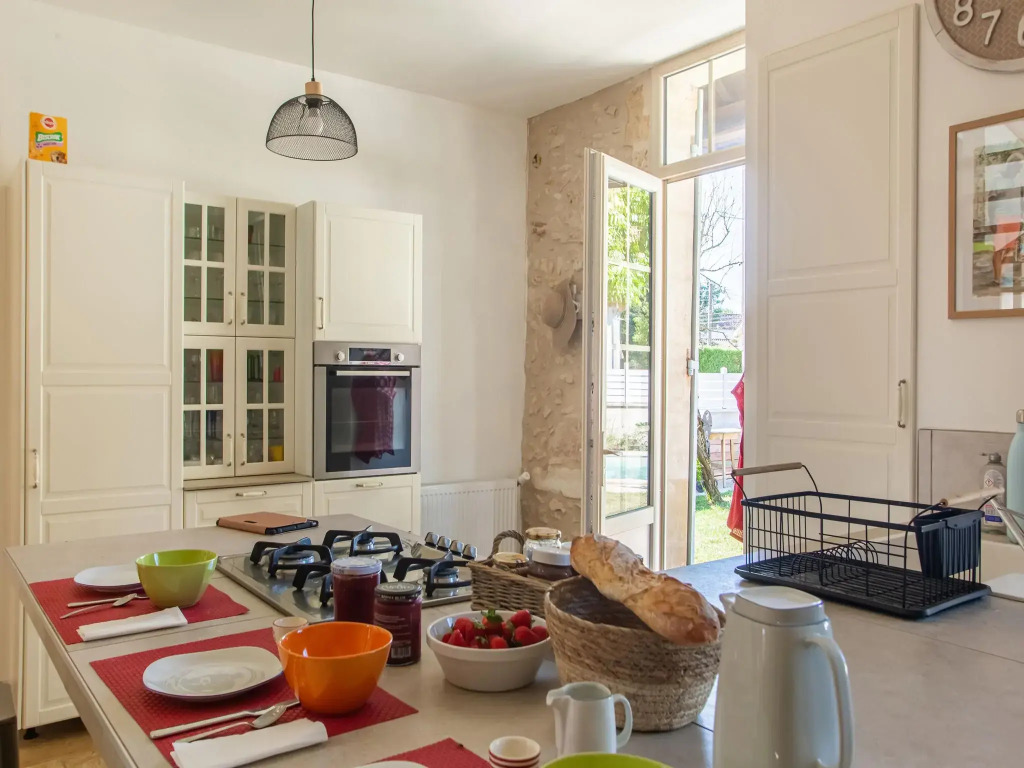 Cozy Bergerac Haven w Pool