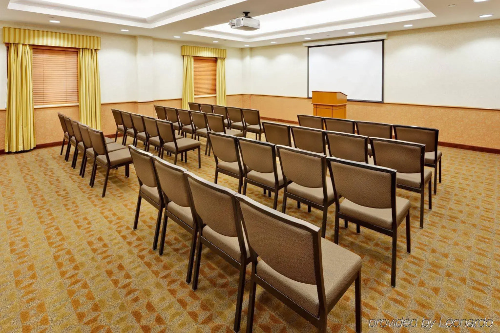 Holiday Inn Express & Suites Riverhead - Long Island by IHG