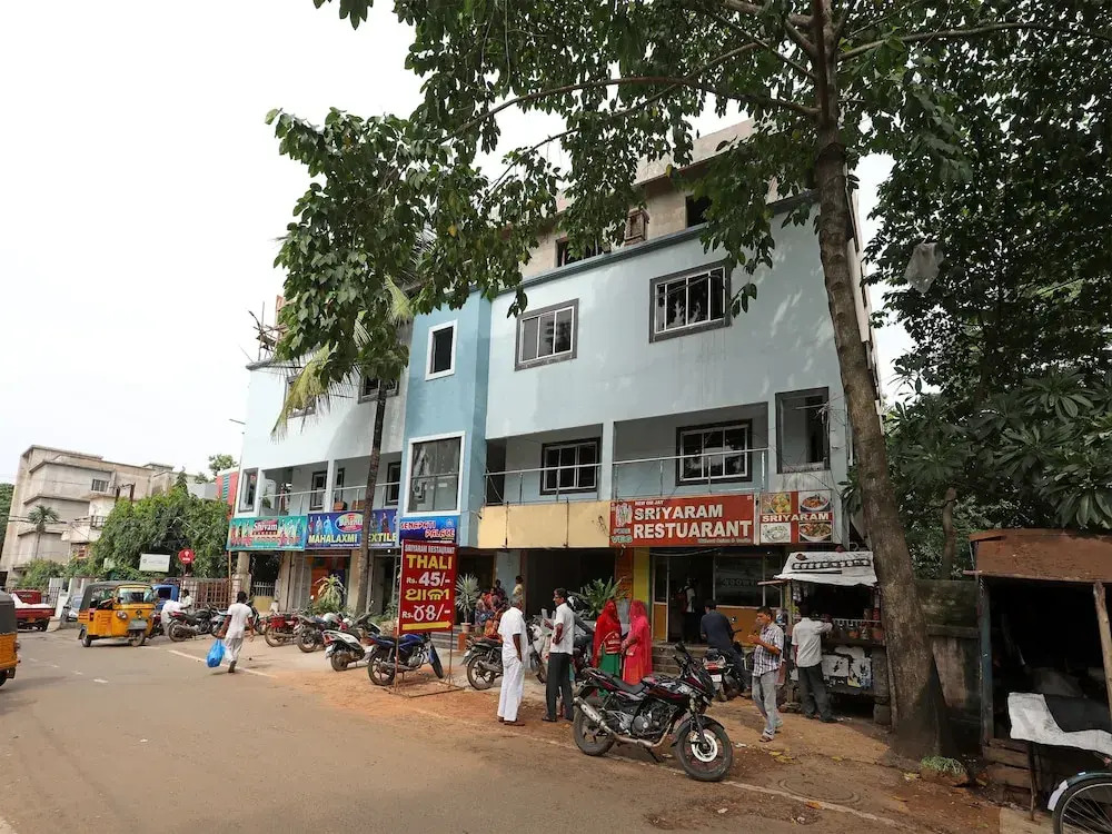 OYO 16821 Hotel Senapati Palace