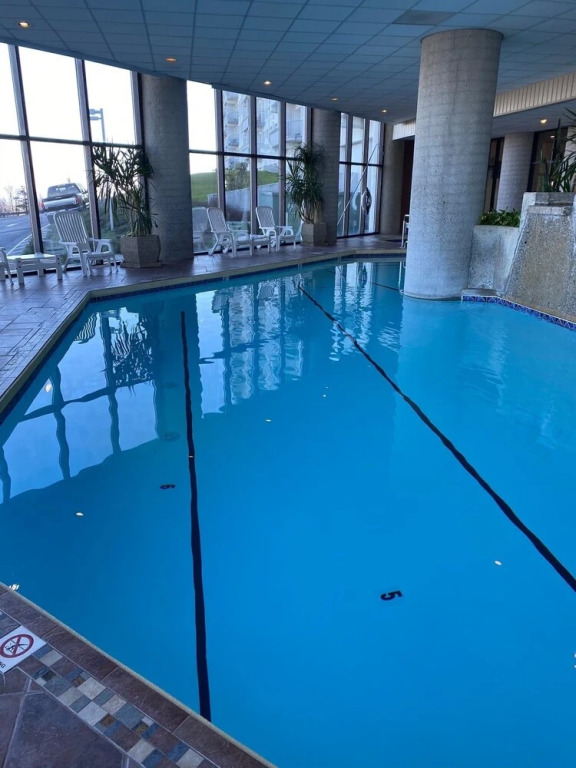Romantic Getaway 2 Bedroom Condo by Redawning