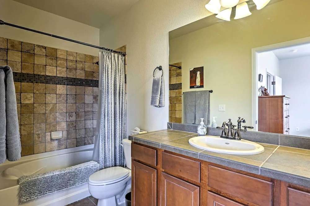 18 Mi to Winter Park: Granby Condo w/ Covered Deck