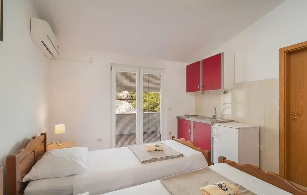 Stunning Apartment in Supetar-splitska With 2 Bedrooms and Wifi