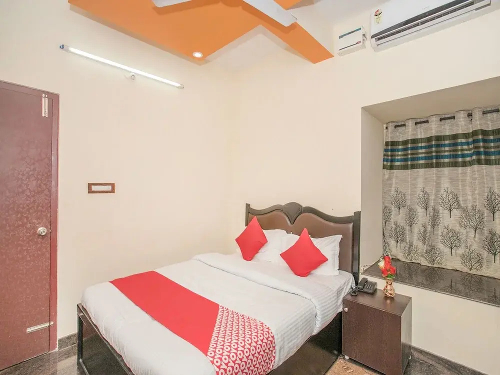 OYO 15482 Delite Suites
