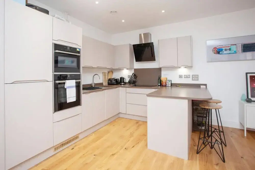 Central Designer 2 Bedroom Apartment in Portland Square