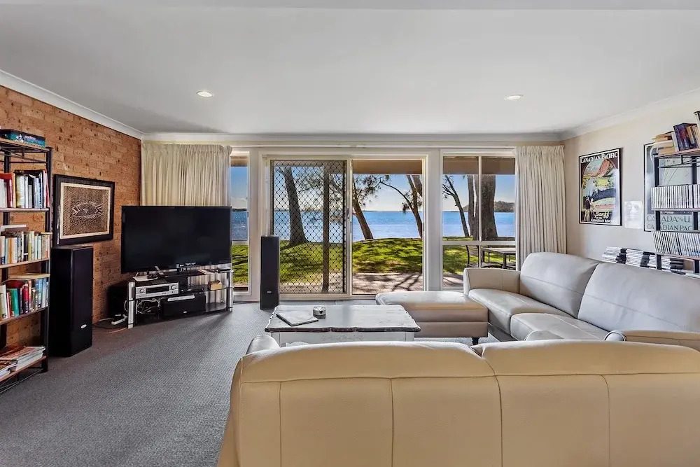 Sandranch, 123 Foreshore Drive