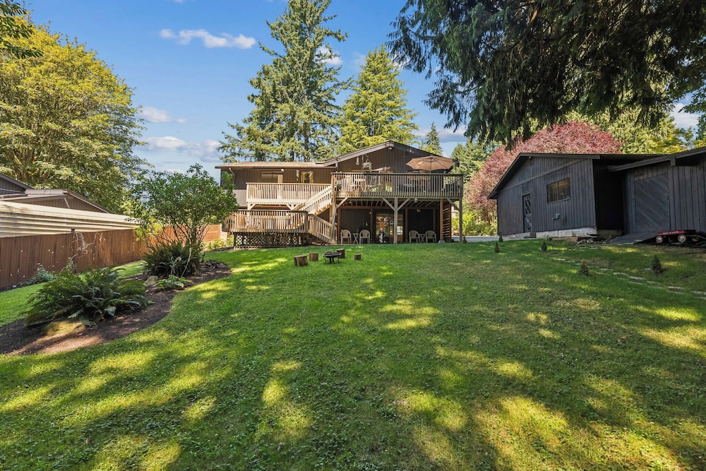 Modern Forest Escape, Near Lake Stevens & Hikes
