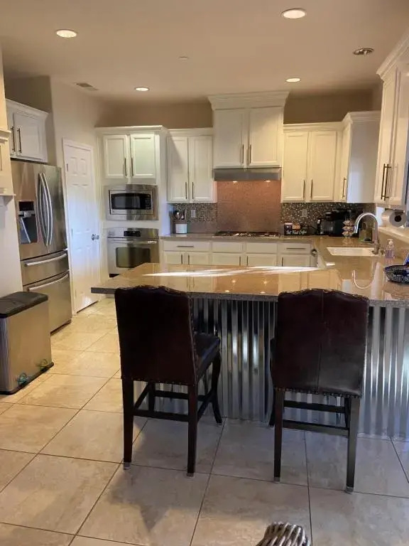 Terra Lago Lakehouse Villa, close to golf, tennis, festivals and shopping!
