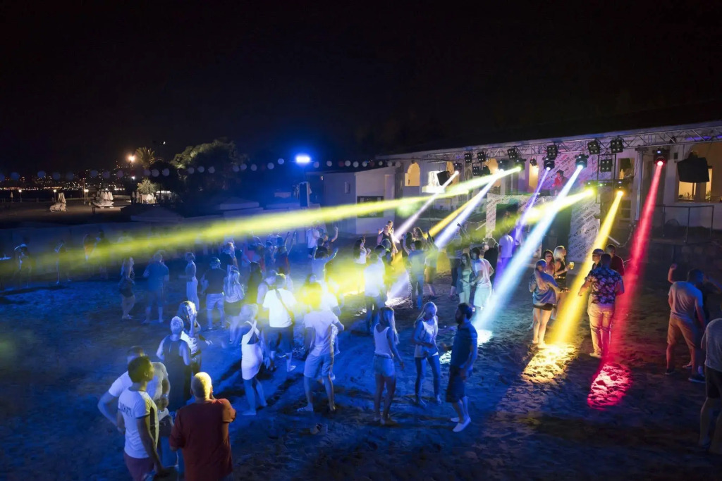 Club Paradiso Hotel