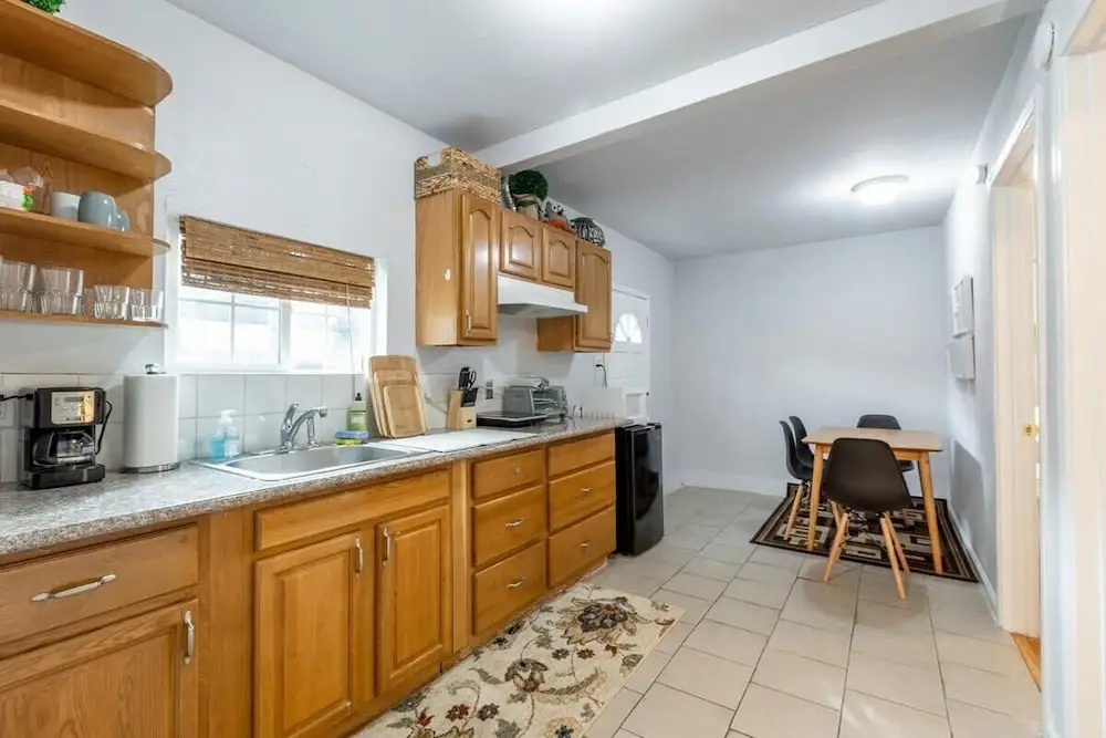 Marbella Lane - 2BR Guest House Dtwn RWC Pking