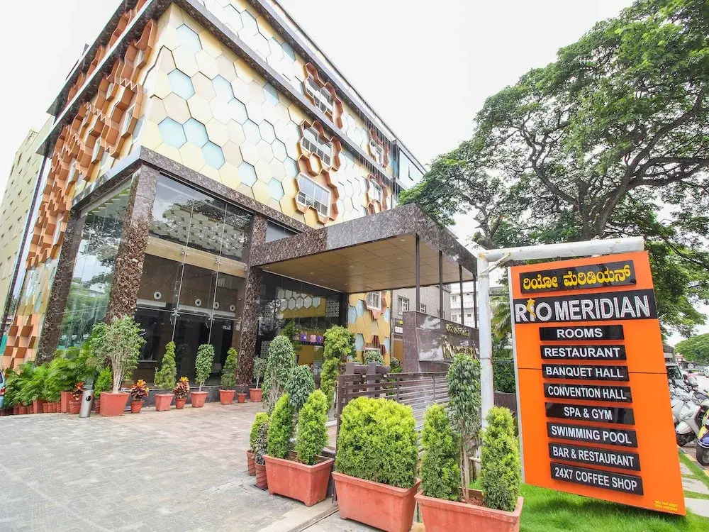 Capital O 15506 Near Highway Circle