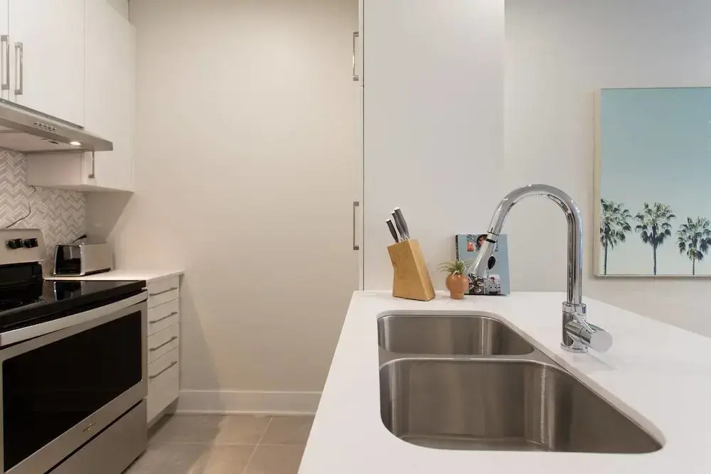 Perfect 2 Bdr, 2 Bath Landing for the Family