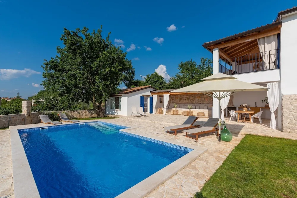 Lavova in Brtonigla With 3 Bedrooms and 2 Bathrooms