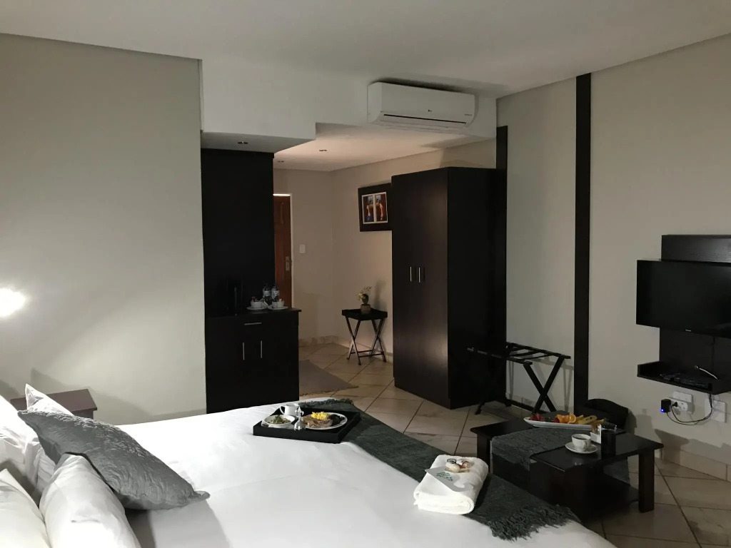 Manor Hills Guest Lodge