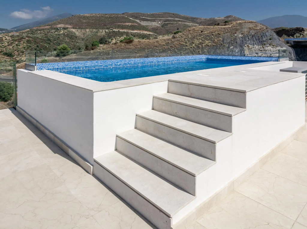 LMR1-Penthouse with 187m2 terrace and private pool