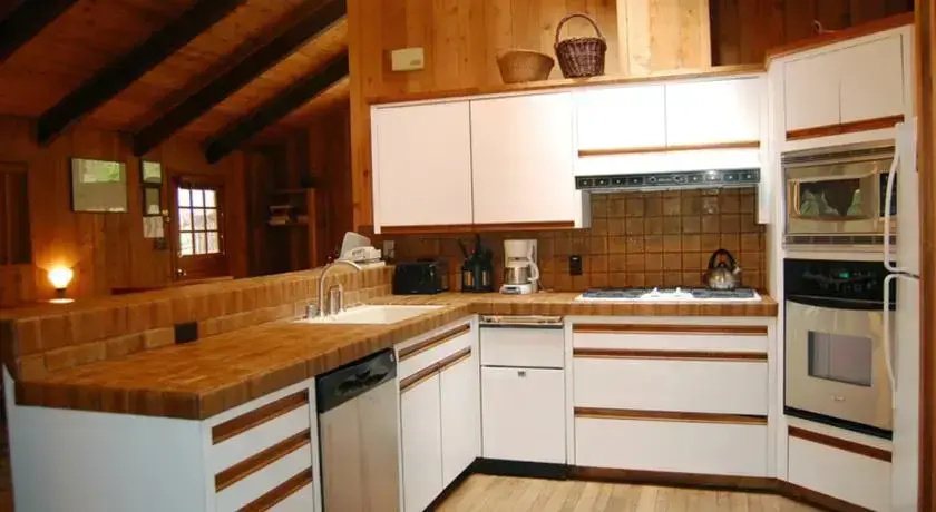 RedAwning Cabin #17B Tylers Bungalow