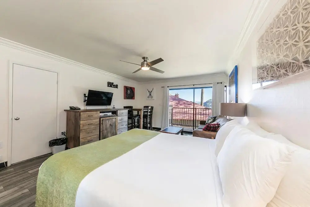 242 Bldg C 1 Bedroom Condo