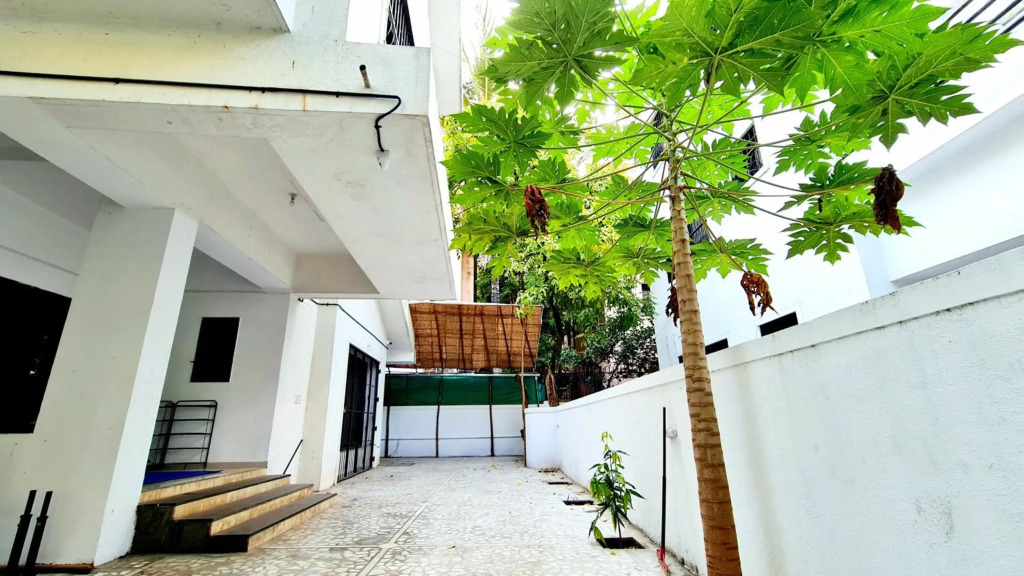 Lifespace- Spacious Hostel in a Luxurious Villa