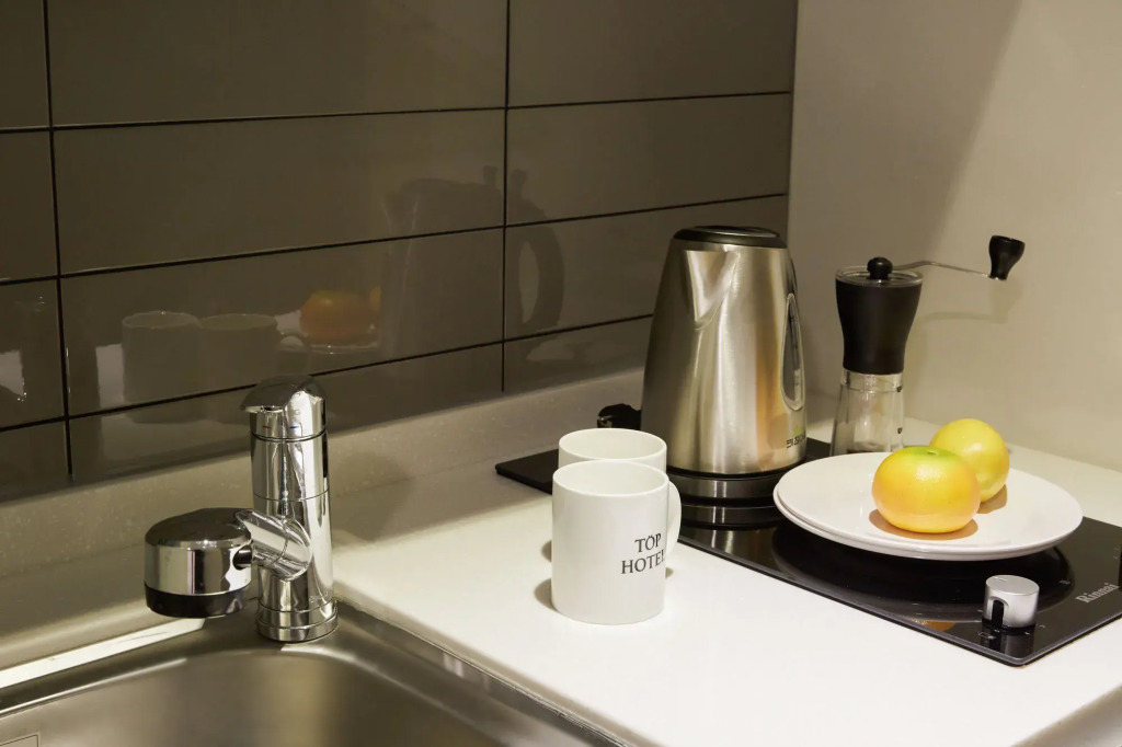 Top Hotel & Residence