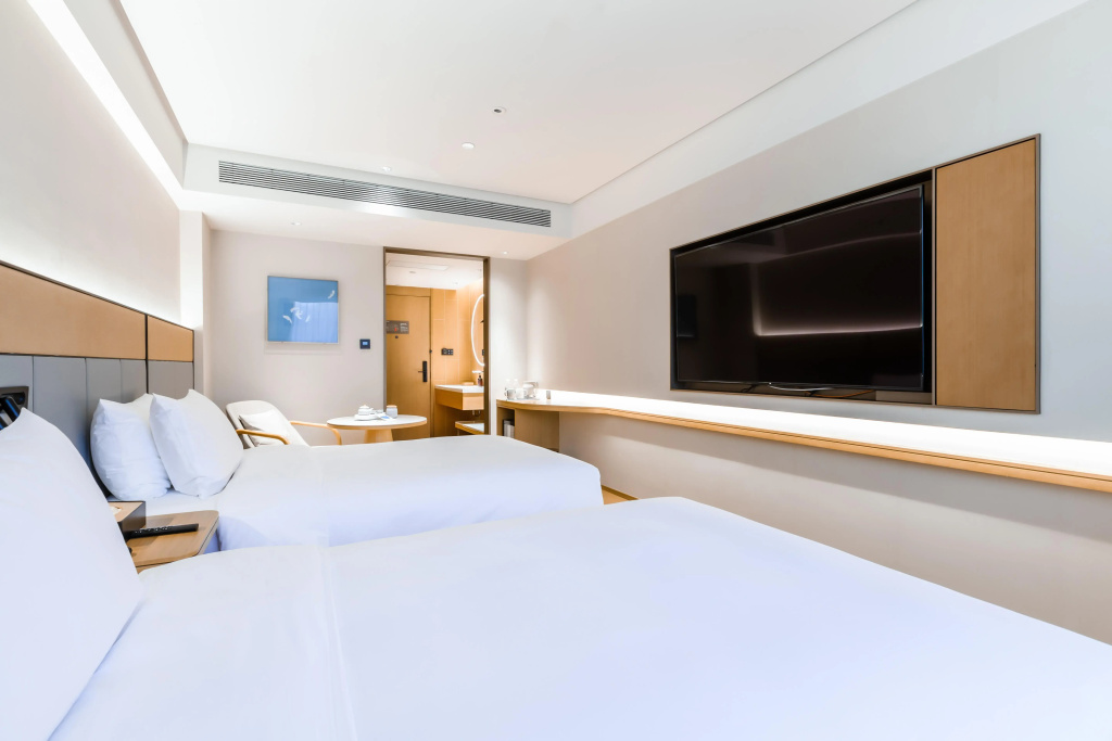 Ji Hotel (Shanghai Lujiabang Road Metro Station)