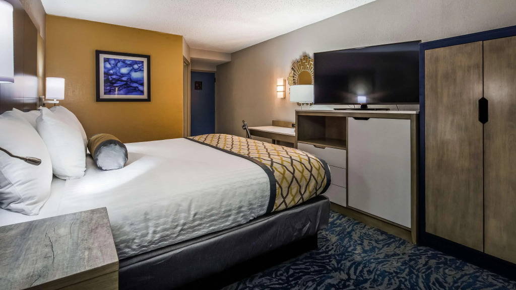Best Western Plus Bloomington East