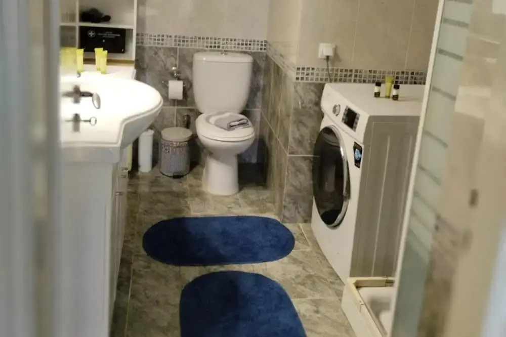 Apartment - Sleeps 4 & Free Parking