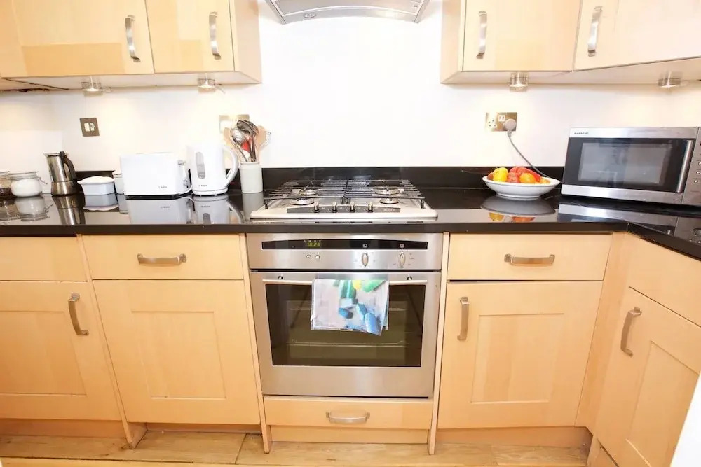 2BR Apt With Garden Near Clapham High Street Station