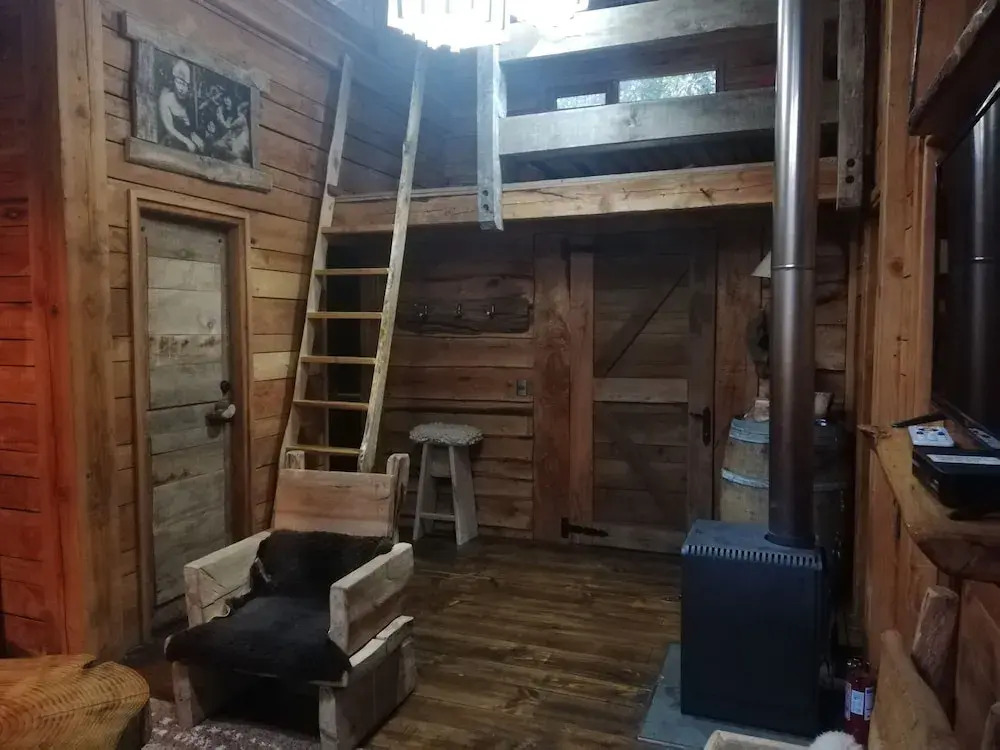 Wonderful Rustic Cabin 2, With Native Logs, on the Banks of the Trancura River