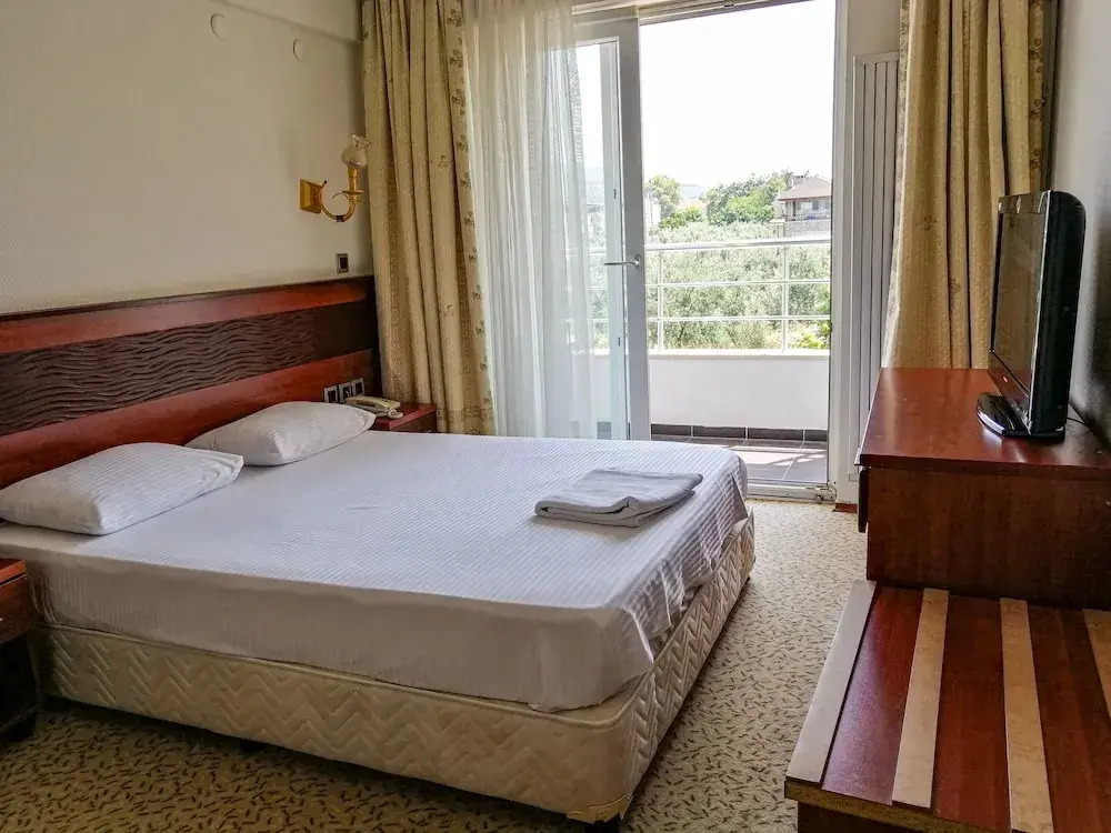 Lake Li̇fe Hotel