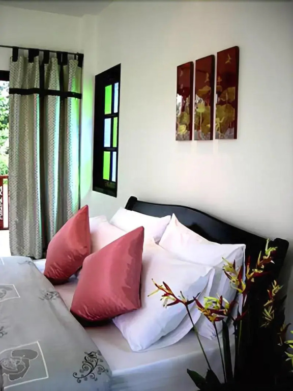 Baan Rim Klong Resort
