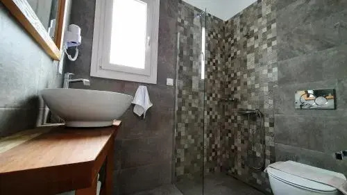 Sarakiniko Rooms