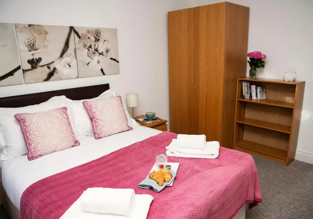 Apartment 2, Trafalgar Square (Second Floor)